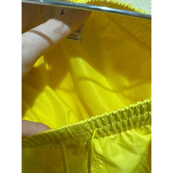 Womens yellow Nike woven lined shorts size medium - Picture 4 of 4